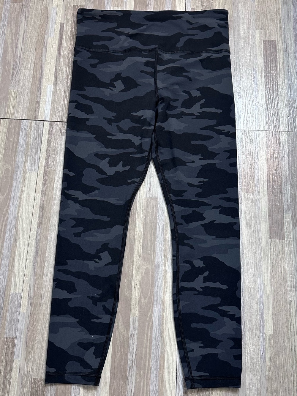 Athleta Elevation 7/8 Black & Gray Camo Leggings Women’s Medium